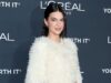 Kendall Jenner mengungkapkan dekorasi liburan minimal di peternakan senilai $23 juta setelah Kim meluncurkan pohon Natal senilai $10k