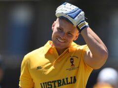 Jackson Warne adalah gambaran meludah dari ayahnya Shane saat dia melakukan stun dalam pertandingan Backyard Cricket Series antara Australia dan Inggris