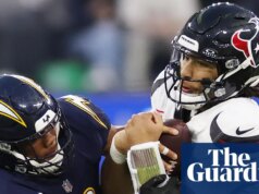 Serangan awal CJ Stroud mengangkat pasukan Texas melewati Chargers untuk meraih tempat di playoff