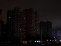 Rusia menyerang ibu kota Ukraina dan menewaskan satu orang, sehari sebelum pertemuan Zelenskyy-Trump