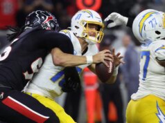 Bisakah Justin Herbert mengusir setan playoff saat Chargers menjamu tim Texas?