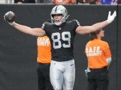 Raiders menempatkan TE Brock Bowers, S Jeremy Chinn di IR