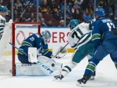 Macklin Celebrini (gol, help), Hiu menggandakan Canucks