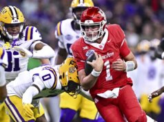 Conner Weigman (4 TD), LSU teratas Houston No. 21 di Texas Bowl