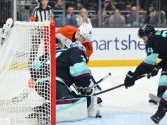 Philipp Grubauer berdiri tegak untuk mengangkat Kraken melewati Flyers