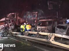 Dua orang tewas dalam 50 kendaraan menumpuk di jalan raya Jepang