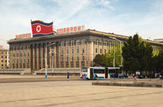 Korea Utara memamerkan kapal selam nuklir pertamanya yang hampir lengkap (FOTO)