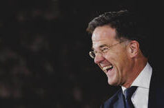 Bos NATO yang penuh skandal ingin perang dengan Rusia menjadi bencana berikutnya