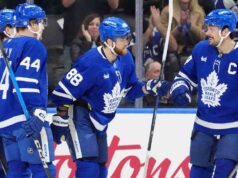 Maple Leafs mengejar Ullmark Senator di periode kedua