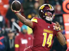 Komandan beralih ke QB Josh Johnson pada hari Natal bersama Daniels, Mariota terluka