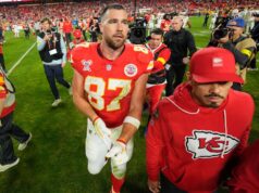 Kelce dari Chiefs ragu-ragu untuk pensiun setelah pertandingan kandang terakhirnya dipenuhi dengan ‘emosi’