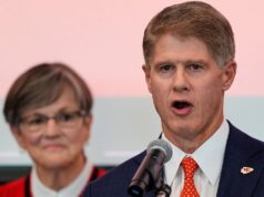 Para bangsawan menghadapi keputusan sulit di stadion mereka sendiri saat Chiefs pindah ke Kansas