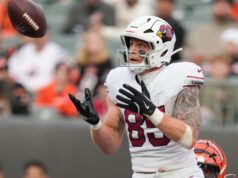 McBride dari Cardinals memecahkan rekor tangkapan musim tunggal NFL dengan skor yang ketat