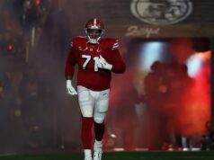 Trent Williams dari 49ers keluar karena cedera hamstring pada permainan pertama vs