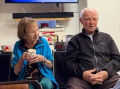 Keluarga California menghidupkan kembali tradisi Natal tercinta dengan kunjungan menginap mendadak