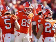 Penggemar sepak bola perguruan tinggi mengolok-olok Clemson atas kecelakaan tendangan palsu