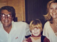 Dean Martin menghancurkan mobil antik di drive-thru McDonald’s sambil membelikan burger untuk cucu Bing Crosby