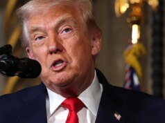 Trump menyarankan untuk mencabut izin jika jaringan melakukan hal tersebut "hampir 100% Negatif" tentang dia