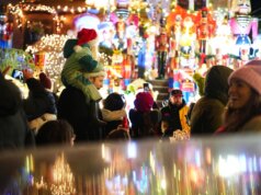 Apa yang buka pada Malam Natal 2025? Lihat toko mana yang beroperasi.