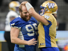 Veteran Blue Bombers Jake Thomas menukar cleat dengan clipboard dalam peran kepelatihan baru