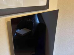 Panel Hitam Mengkilap Ini Adalah Salah Satu Pemanas Rumah Terbaik yang Pernah Saya Uji