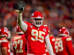 Rekan setim Travis Kelce di Chiefs membuat permohonan emosional agar bintangnya bermain satu tahun lagi