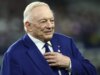 Jerry Jones mengungkapkan cara berpakaian seperti Sinterklas untuk para pemain Cowboys sebelum kemenangan Hari Natal atas Komandan