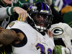 Ravens memanfaatkan empat gol Derrick Henry untuk menjaga harapan playoff tetap hidup