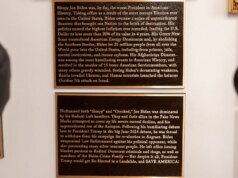 Joe Rogan mengolok-olok tindakan ‘gila’ Trump yang merobek plakat Gedung Putih pendahulunya