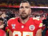 Kelce yang emosional mempertimbangkan untuk pensiun setelah remaining kandang Chiefs