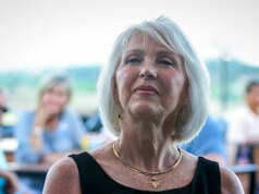 Mosi baru meminta pembebasan pegawai Colorado Tina Peters, yang menantang negara bagian setelah pengampunan Trump