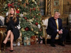Trump menerima telepon Santa dari NORAD bersama anak-anak, memuji orang yang ‘bersih, cantik’ dan ‘IQ tinggi’