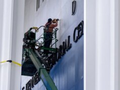 Presiden Kennedy Middle menuntut $1 juta dari musisi jazz yang membatalkan pertunjukan Malam Natal