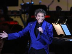 Barry Manilow mengungkapkan diagnosis kanker paru-paru, akan menunda konser Januari