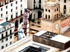 Kandang Natal terbesar di dunia menjulang tinggi di atas kota dengan tokoh-tokoh suci yang memecahkan rekor