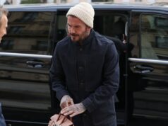 David Beckham e filhos fotografados na semana de moda de Paris em meio a brigas familiares