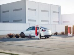 Tesla mata o piloto automático para sempre e Musk alerta sobre aumentos de preços do FSD