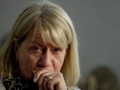 Mulher, 64 anos, chora com medo de que irmã que ela nunca conheceu a ‘rejeite’