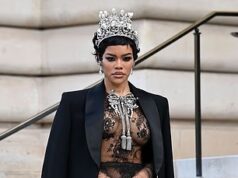 Teyana Taylor fica sem sutiã em um vestido de renda transparente enquanto ela e Demi Moore lideram o glamour da lista A no desfile da Schiaparelli na Paris Haute Couture Trend Week