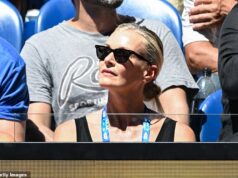 Sarah Murdoch ostenta sua riqueza com um par de óculos de sol de US$ 660 enquanto se refresca com Invoice Gates no Aberto da Austrália em Melbourne