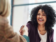 Os melhores comunicadores fazem três coisas simples em entrevistas de emprego: eles fazem de você um candidato “muito, muito atraente”, diz especialista