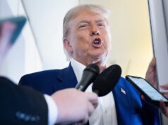 Trump alerta o Irã que uma ‘armada’ está vindo em sua direção e para chegar a um acordo nuclear, ou então