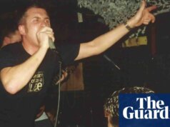 ‘Os fascistas nos ameaçaram, mas nós sempre os enfrentamos’: o anárquico clube de Bradford ainda luta depois de 45 anos