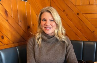 A frustração cresce nas Cataratas do Niágara, Ontário, sem nenhum progresso claro sobre o destino de Marineland e das belugas