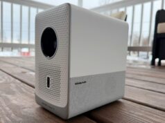 Troquei a TV do meu quarto por um projetor Roku de US$ 180 – e não vou voltar