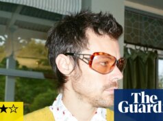 Harry Types: Aperture evaluation – uma faixa alegre e discretamente radical feita para abraçar estranhos em uma pista de dança