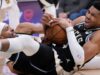 Antetokounmpo do Bucks sai tarde com lesão na panturrilha na derrota para o Nuggets