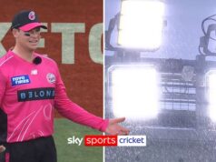 Smith frustrado por jogar na chuva enquanto Scorchers vence a remaining picante do Large Bash