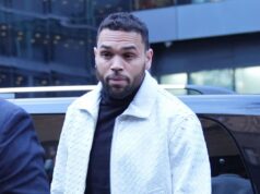 Chris Brown comparece ao tribunal por suposto ‘ataque com garrafa’ após prisão em Manchester