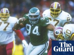 Ex-atacante dos Eagles, Kevin Johnson, morto em acampamento de moradores de rua em Los Angeles